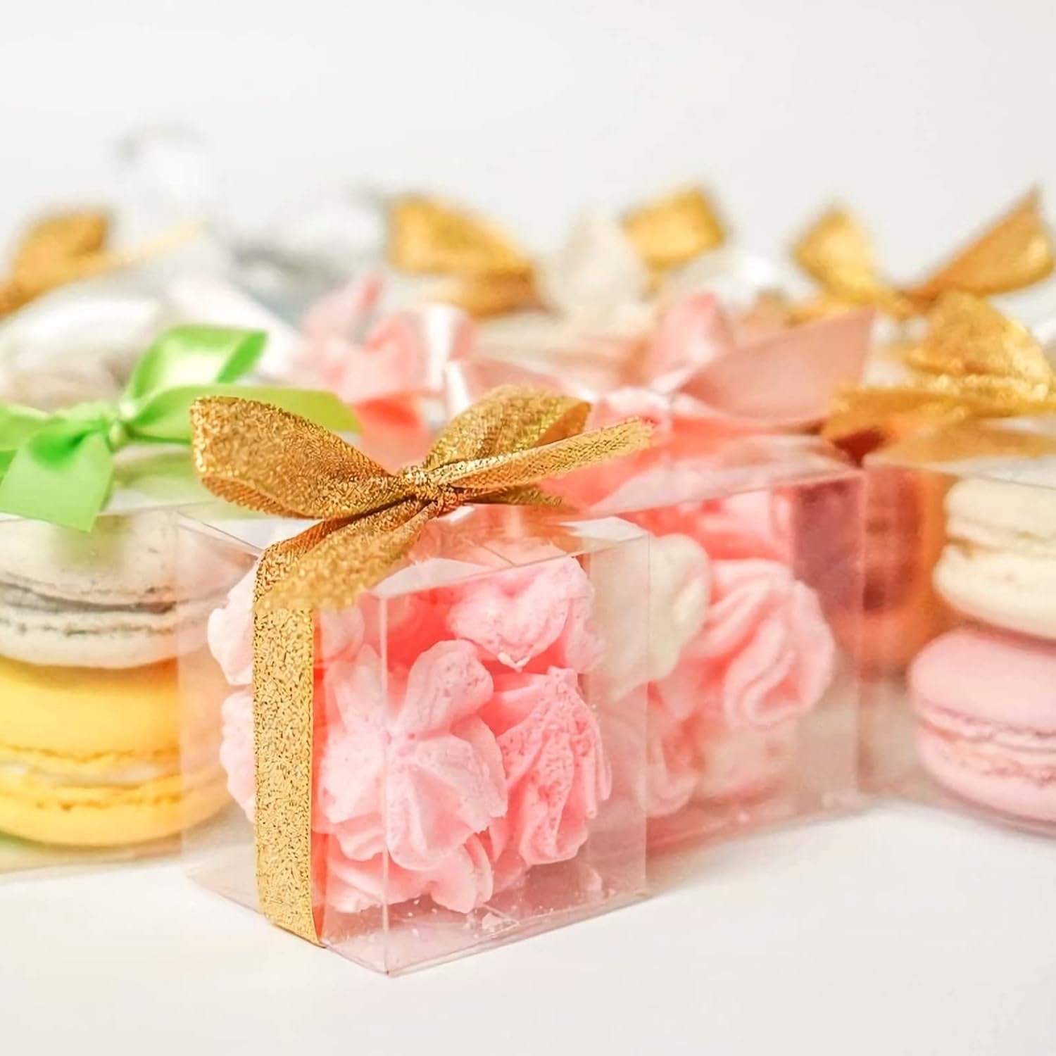 Saját márkás átlátszó kis ajándékdobozok 2.25x2.25x3 hüvelyk egyedi logóval 3 makaronos esküvői baby shower születésnapi parti favorok 25 csomag gyártótól