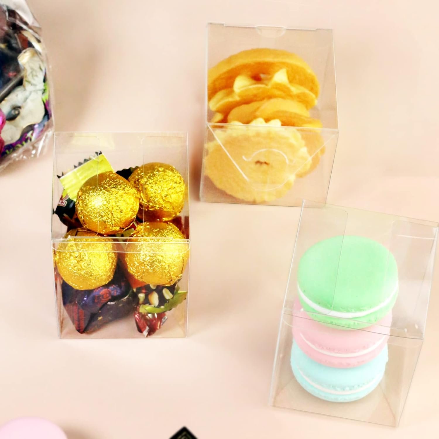 Saját márkás átlátszó kis ajándékdobozok 2.25x2.25x3 hüvelyk egyedi logóval 3 makaronos esküvői baby shower születésnapi parti favorok 25 csomag gyártótól