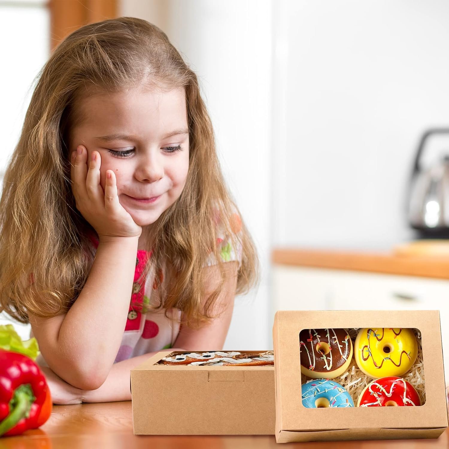 Saját Márkás Ablakos Süteménydoboz Egyedi Logóval 32 db 8x6x2.5 3 Stílus Csokoládé Eper Desszert Fánk Cupcake Muffin Gyártótól