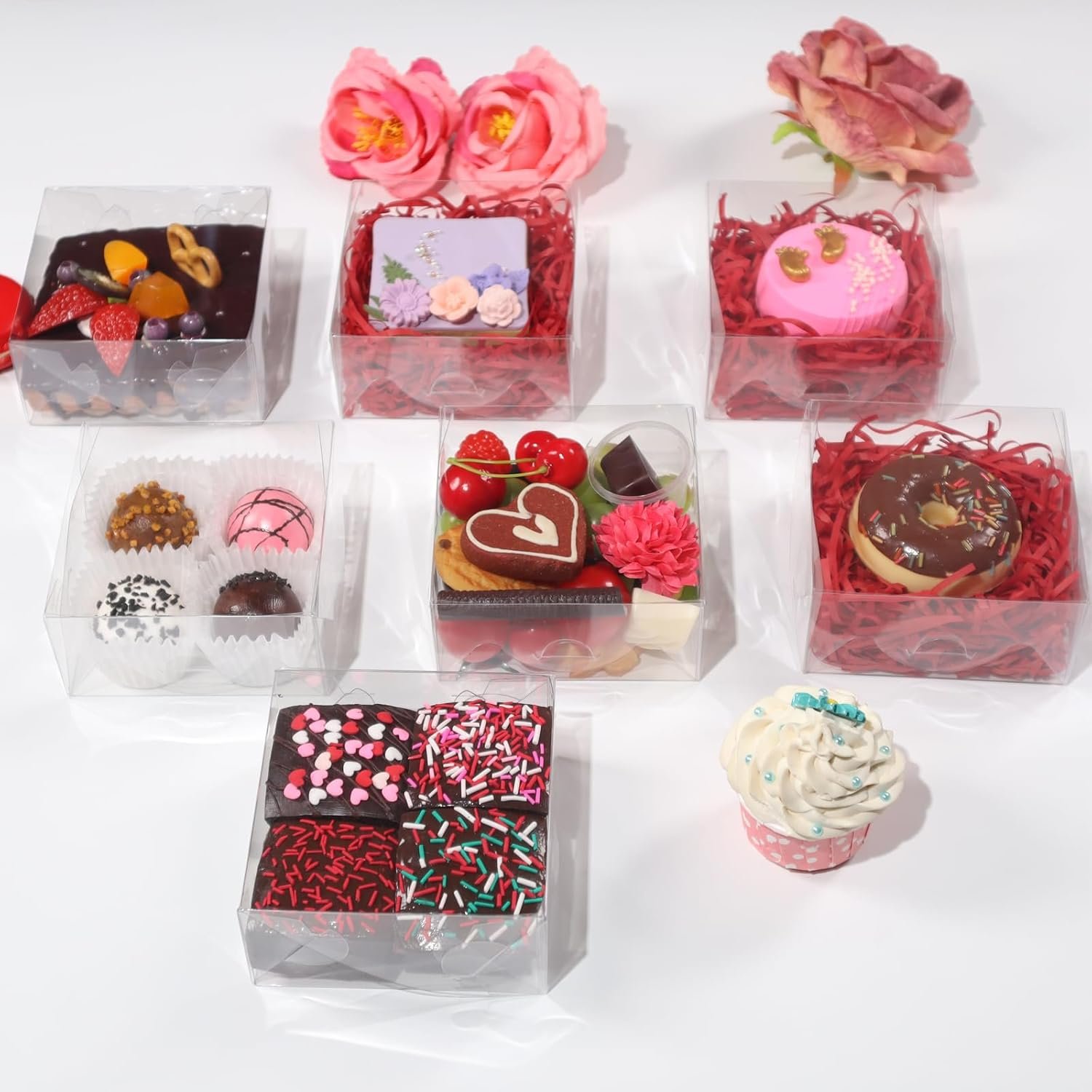 Saját márkás 50 db 4x4x2 hüvelyk átlátszó műanyag süteménydobozok egyedi logóval gyártótól keksz fánk szappan trüffel brownie torta csokoládé eper parti esküvői