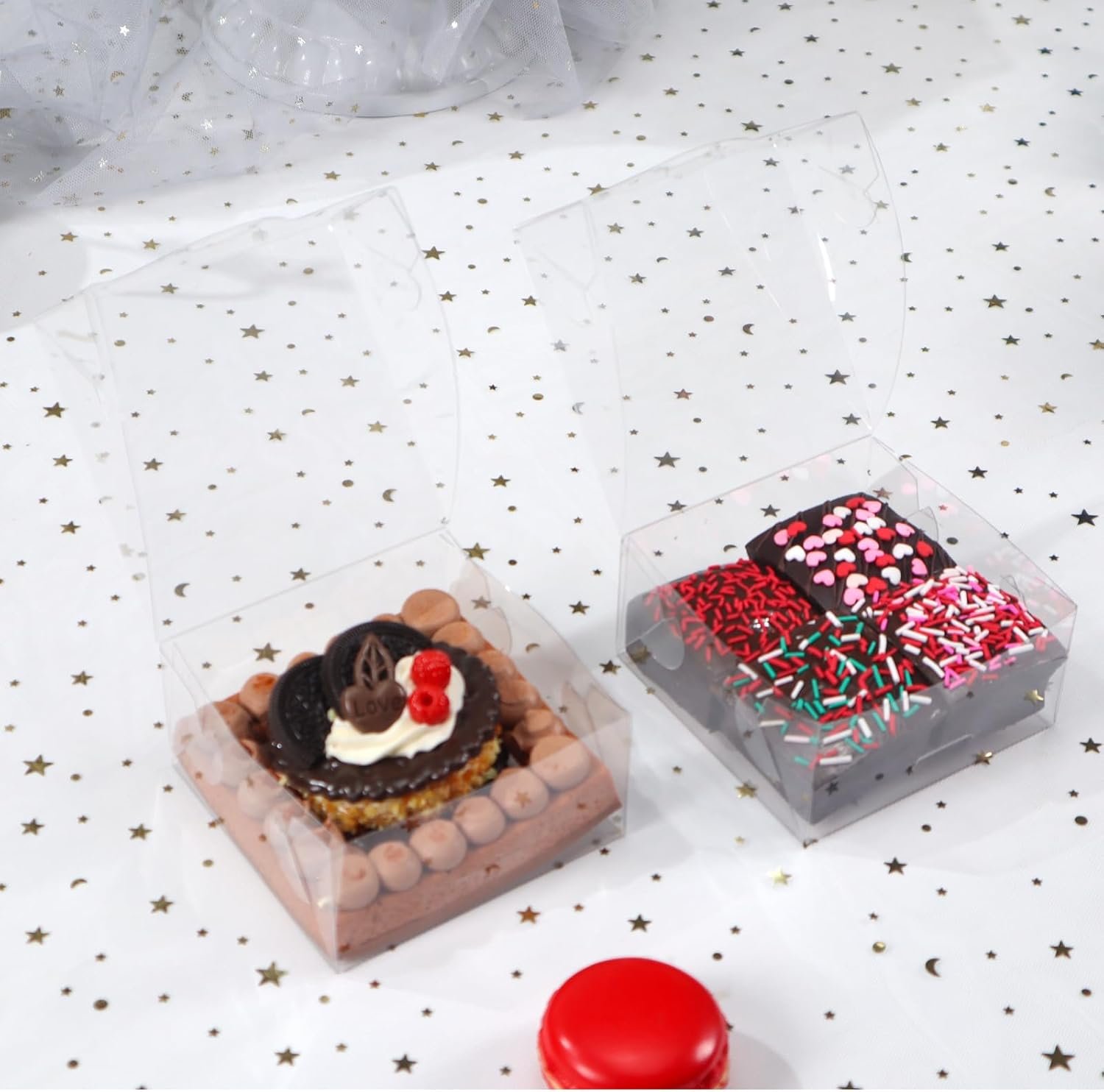 Saját márkás 50 db 4x4x2 hüvelyk átlátszó műanyag süteménydobozok egyedi logóval gyártótól keksz fánk szappan trüffel brownie torta csokoládé eper parti esküvői