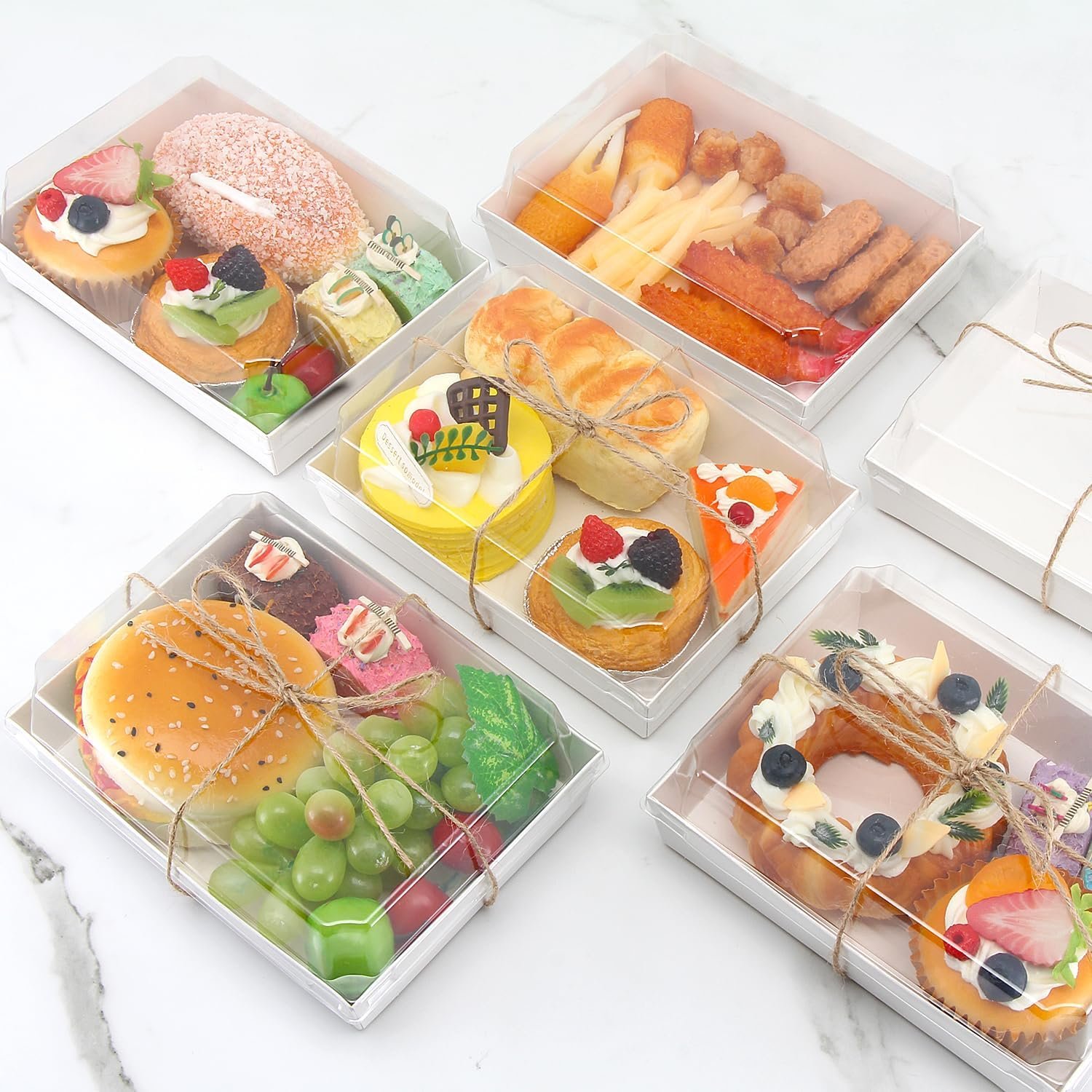Egyedi logóval ellátott 7x5x2.5 charcuterie dobozok átlátszó tetővel nagy eldobható pékáru desszert dobozok gyárból elvitelre étel konténerek csokoládé szendvics keksz cupcake sütemények saját márkával 25 db fehér