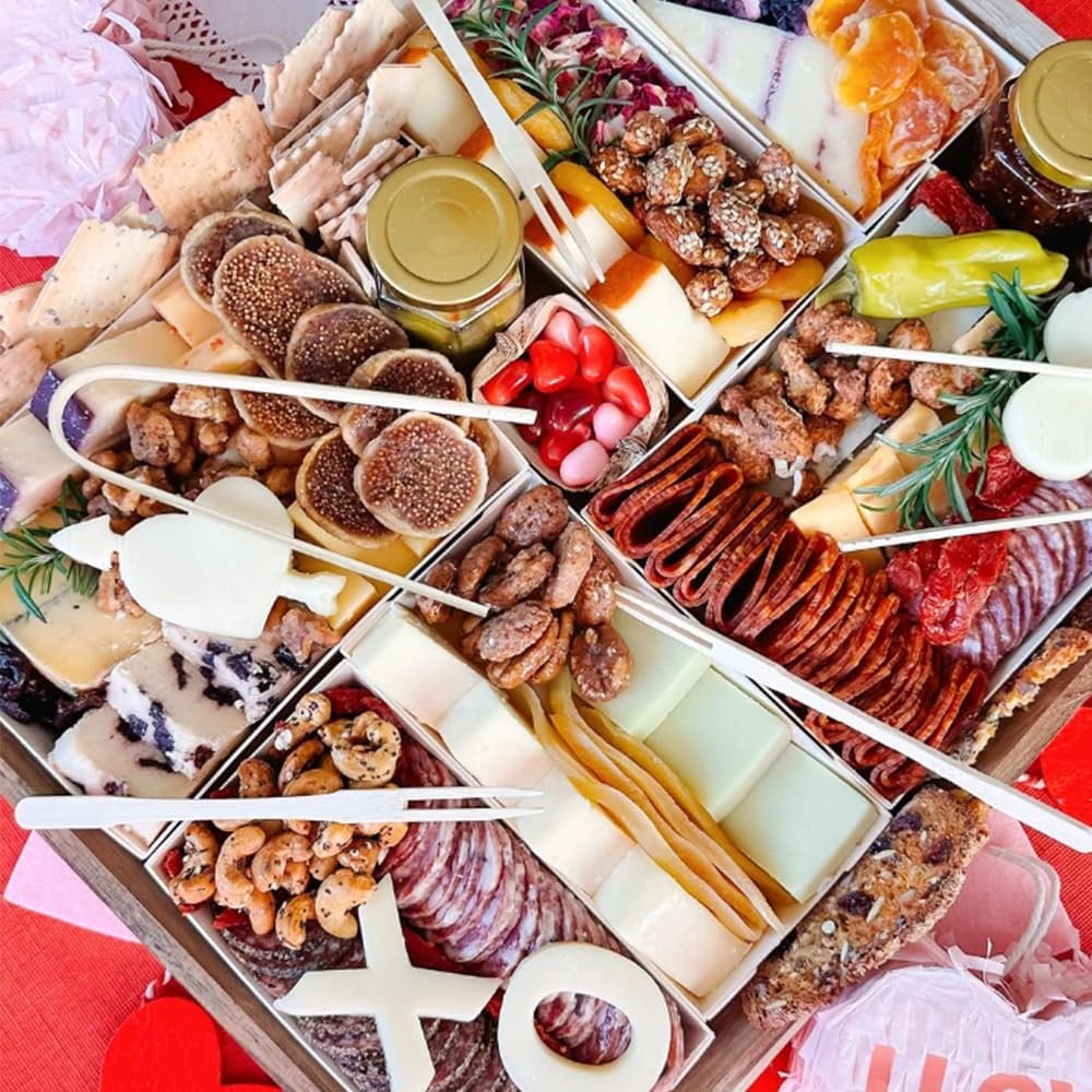 Saját Márkás 7 x 7 x 4 hüvelykes fehér papír charcuterie dobozok átlátszó tetővel Egyedi Logóval 25 csomag nagy átlátszó torta dobozok 4-6 hüvelykes tortához eldobható pékségi ételtárolók cupcakes pite keksz kakaóbomba Gyártótól