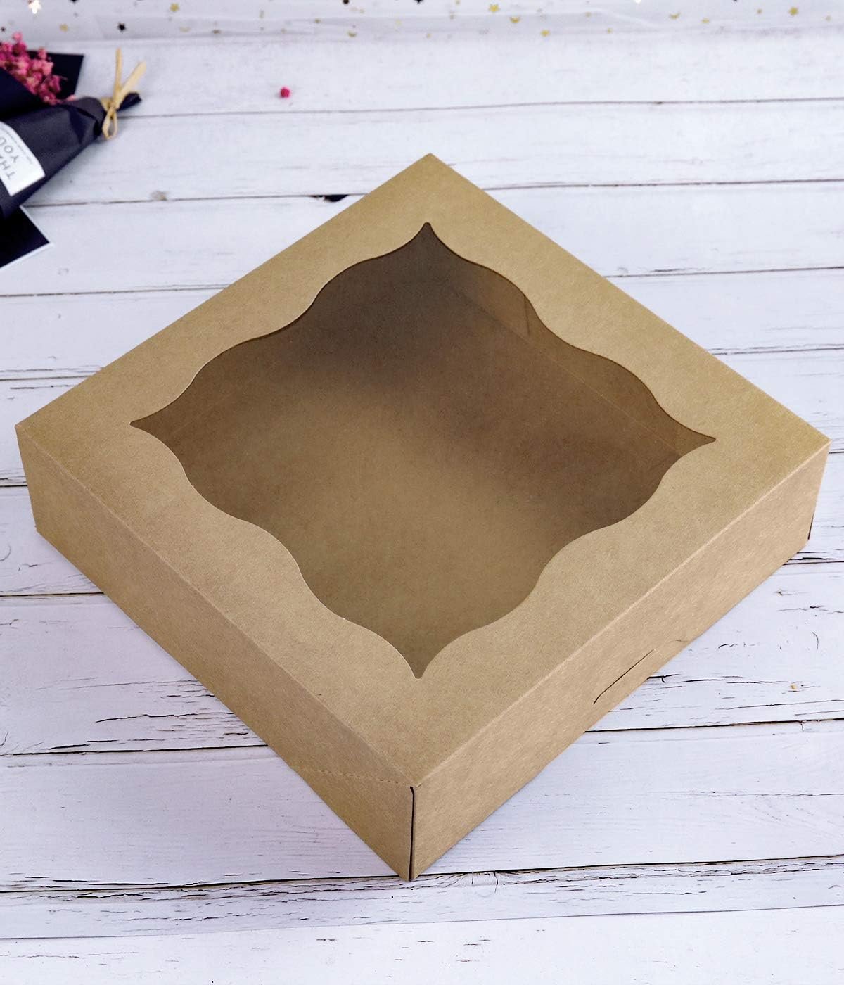Egyedi Logós 15 db-os 10x10x3 hüvelykes Barna PVC Ablakos Nagy Kraft Papír Pékdobozok Saját Márkás Torta Keksz Számára Gyártótól