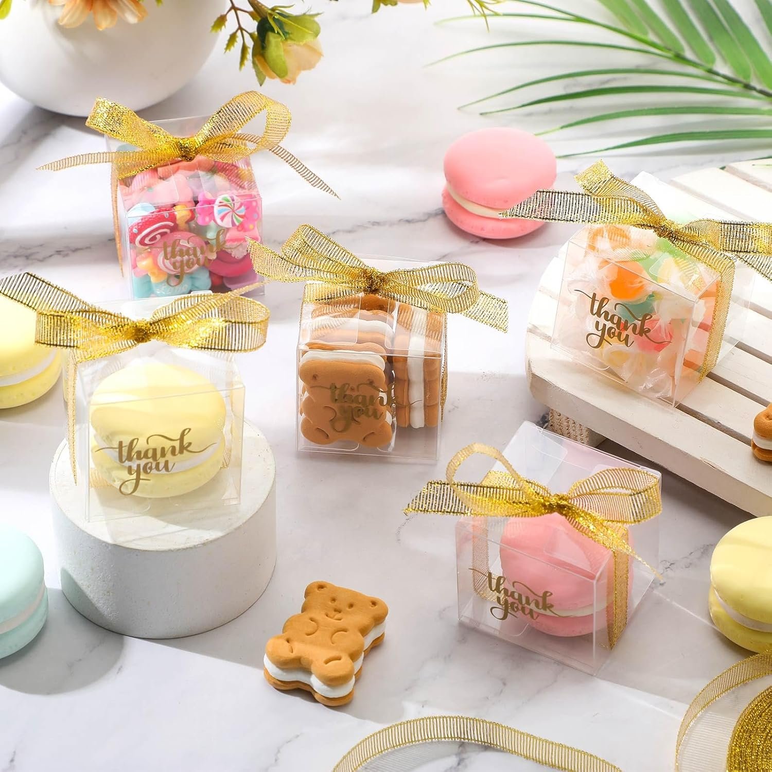 Saját Márkás 200 db átlátszó műanyag 5x5x5 cm köszönő doboz fedél szalag egyedi logó cukorka macaron desszert cupcake parti favor ajándék kiegészítők gyártó