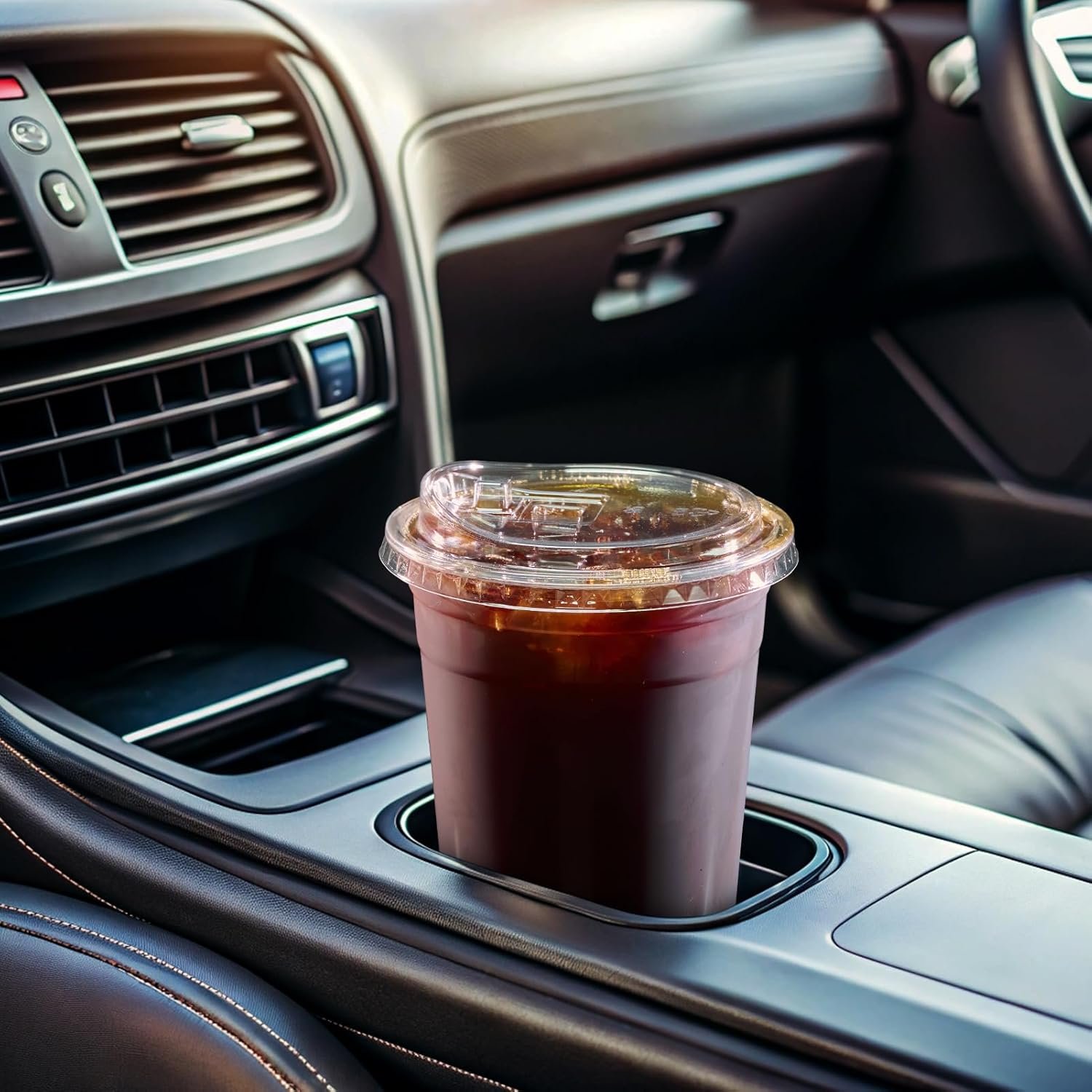Saját márkás 24 OZ 200 szett átlátszó műanyag poharak egyedi logóval szívószál nélküli ivófedéllel kristálytiszta eldobható to-go poharak jeges kávéhoz smoothiekhoz szódához limonádéhoz hideg italokhoz gyártótól