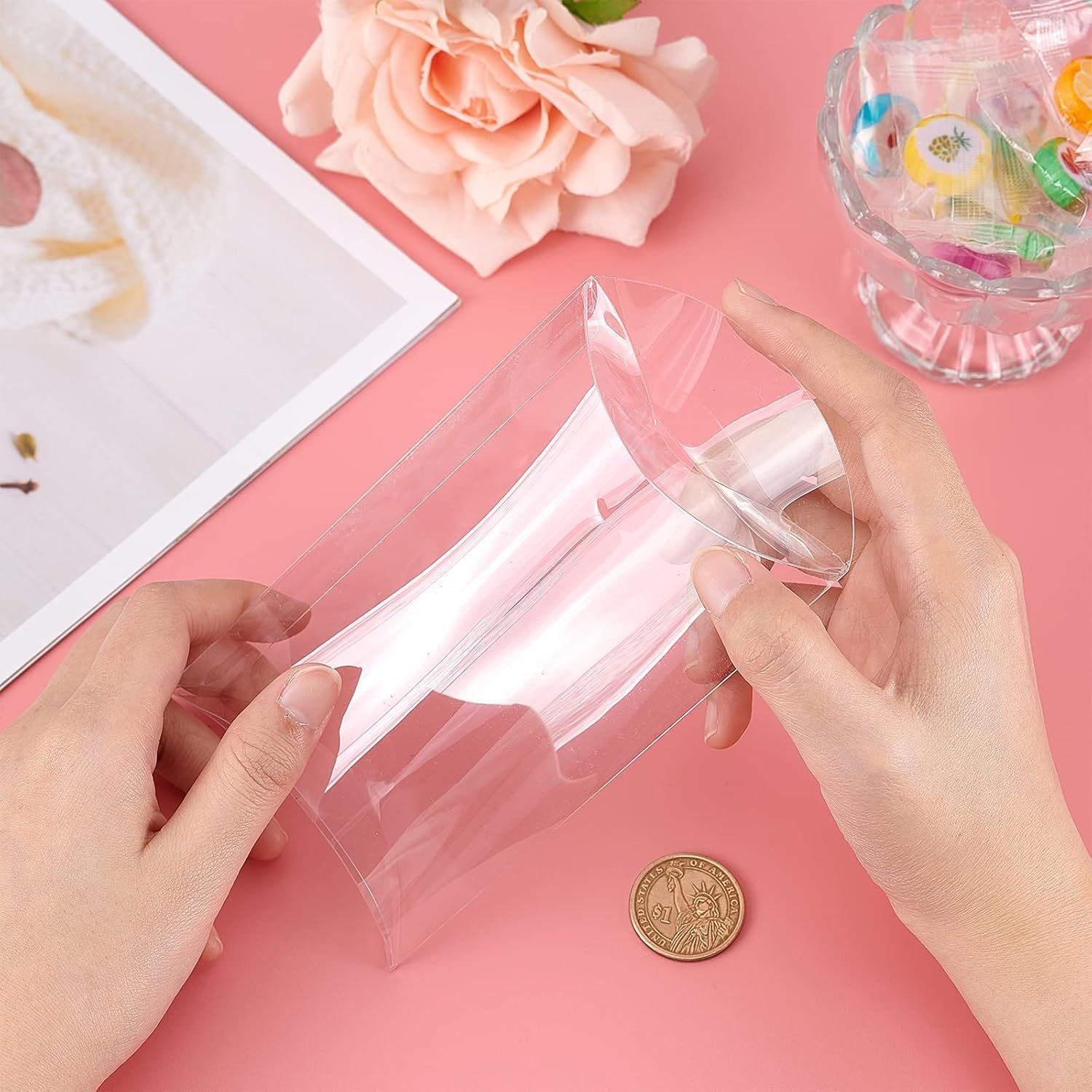 Saját Márkás Átlátszó PVC Párnás Doboz 30 db 4.3x3.3x1.2 Egyedi Logóval Cukorka Édesség Ajándék Esküvő Születésnap Party Csomagoláshoz Gyártó Saját Márkás Átlátszó PVC Párnás Doboz 30 db 4.3x3.3x1.2 Egyedi Logóval Cukorka Édesség Ajándék Esküvő Születésnap Party Csomagoláshoz Gyártó