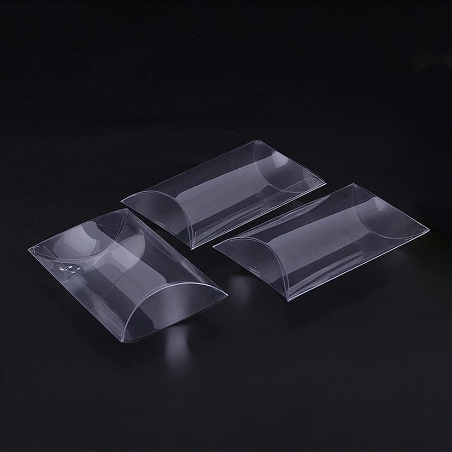 Saját Márkás Átlátszó PVC Párnás Doboz 30 db 4.3x3.3x1.2 Egyedi Logóval Cukorka Édesség Ajándék Esküvő Születésnap Party Csomagoláshoz Gyártó Saját Márkás Átlátszó PVC Párnás Doboz 30 db 4.3x3.3x1.2 Egyedi Logóval Cukorka Édesség Ajándék Esküvő Születésnap Party Csomagoláshoz Gyártó